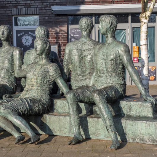 Eine Skulpturengruppe in der Einkaufstraße von Billstedt.